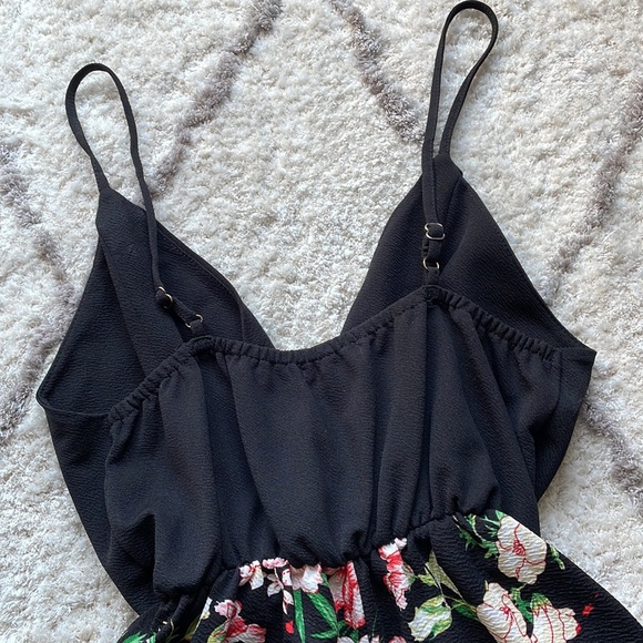 ✨Black and Floral Summer Romper✨ - Picture 6 of 9